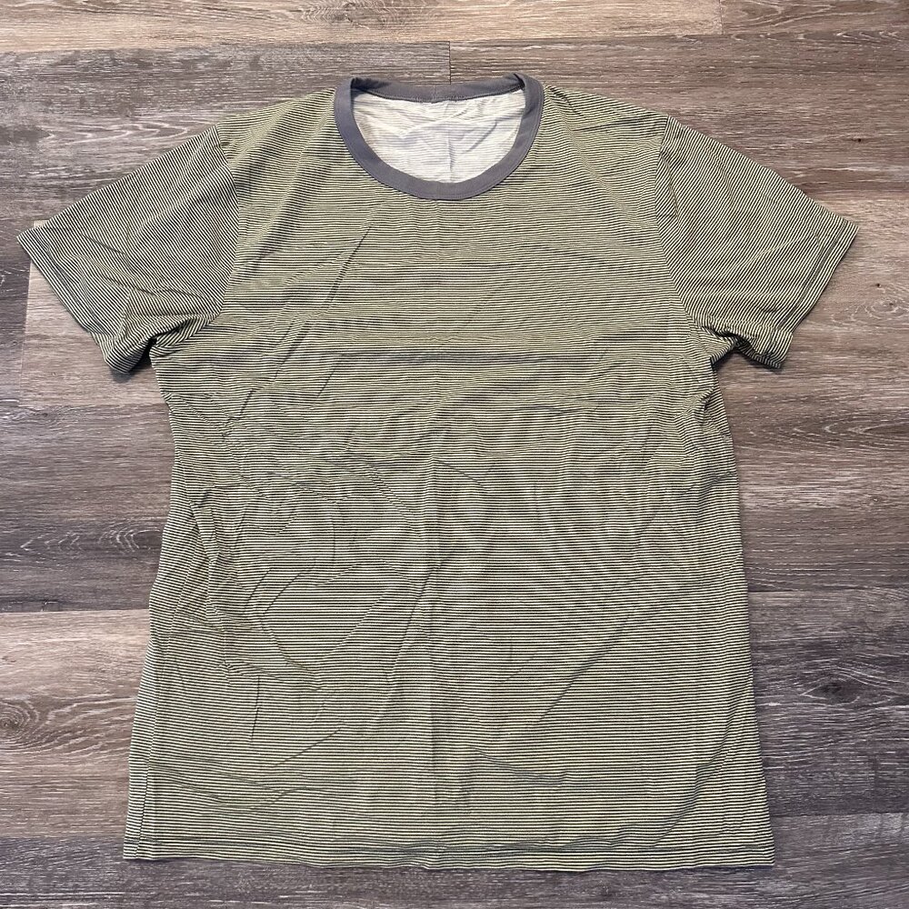 Lululemon Men's Striped T-Shirt - Size L